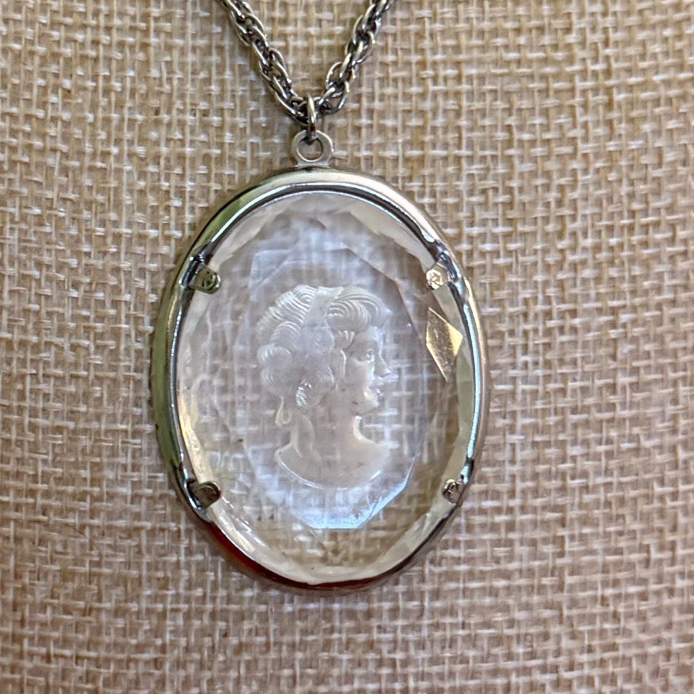 Elegant Silver Cameo Pendant Necklace